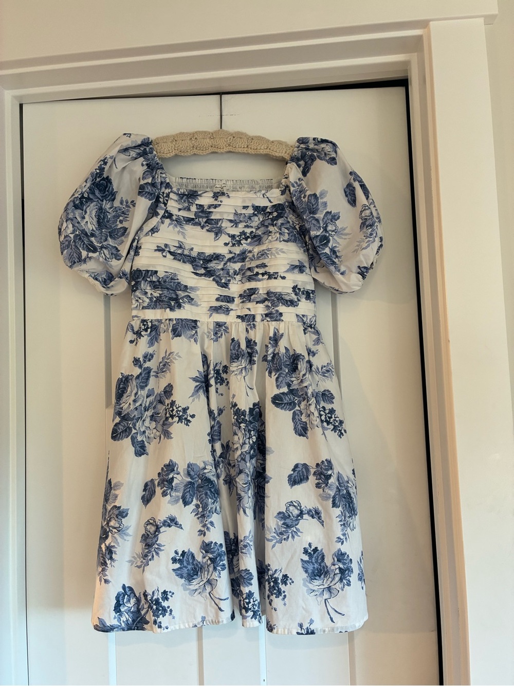 Abercrombie White w Blue Floral Puff Sleeve Sundress smocked chest lined 13-14